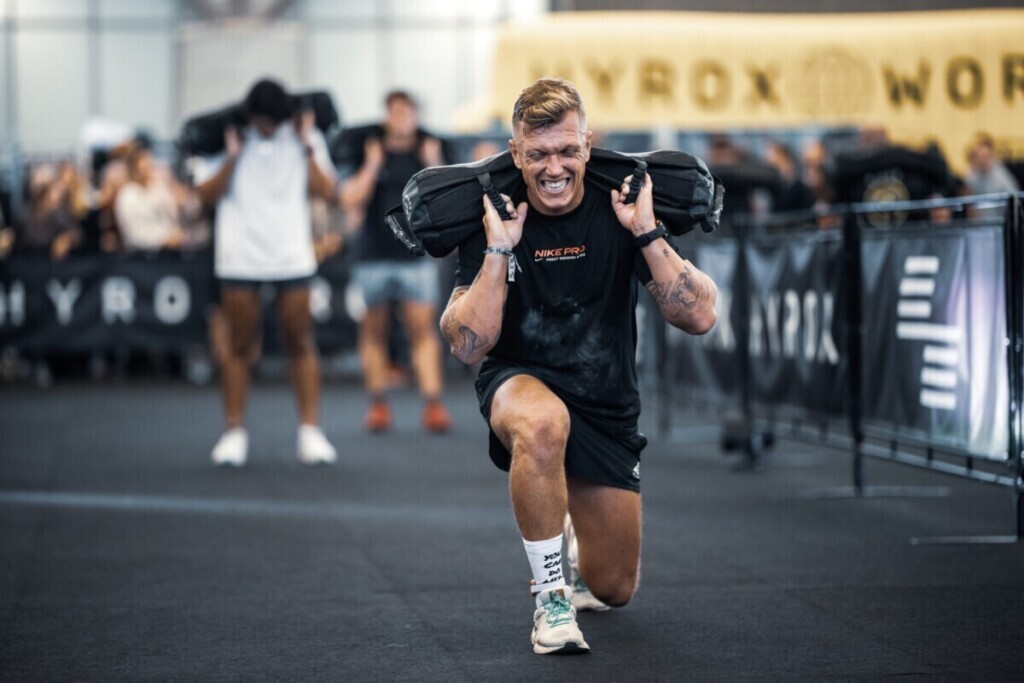 Sandbag Lunges Hyrox: Comment ne pas Craquer à la Station 7? Sandbag Lunges Hyrox Comment ne pas Craquer à la Station 7