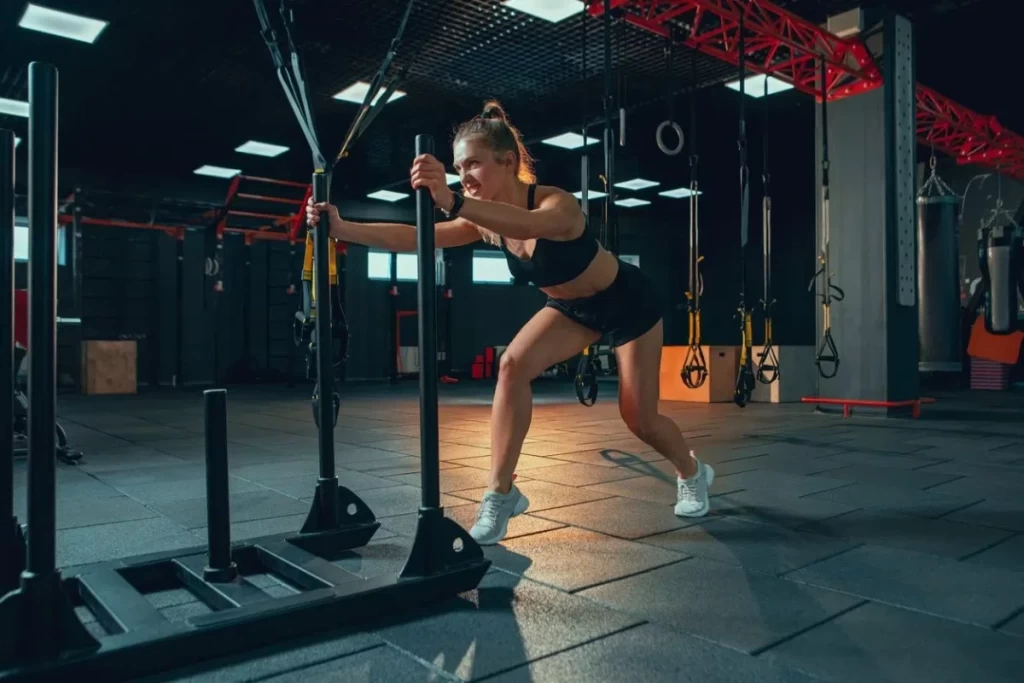 Sled Pull Hyrox: Comment Tirer le Traîneau sans Tuer ses Bras? Sled Pull Hyrox Comment Tirer le Traîneau sans Tuer ses Bras